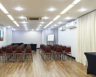 Travel Inn Flats Jundiaí - Jundiaí - Sala de reuniões