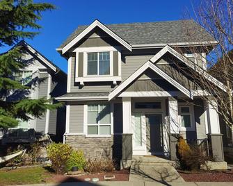 Sweet home-morden brand new suite - Surrey - Building