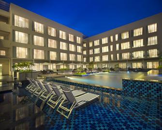 Oakwood Residence Prestige Whitefield Bangalore - Bangalore - Piscina