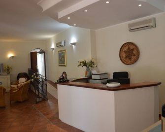 La Palma - San Teodoro - Front desk