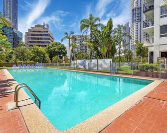 Condor Surfers - Hosted by Coastal Letting Co. - Surfers Paradise - Piscine