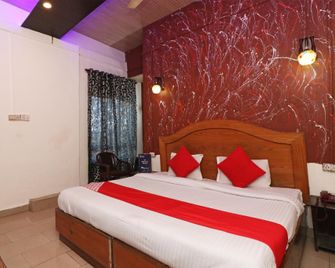 OYO Flagship 39786 R R Residency West Market Rd - Ranchi - Bedroom