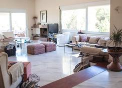 Alia's Picturesque Villa. - Mytilene - Living room