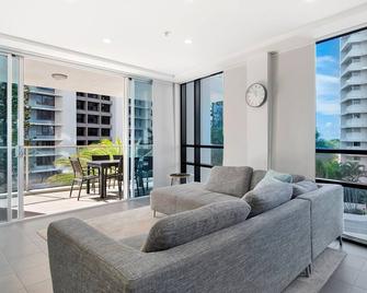 Artique 3 Bedroom Apartment Close To The Beach - Coasthm - 시더 크릭 (골드코스트) - 거실