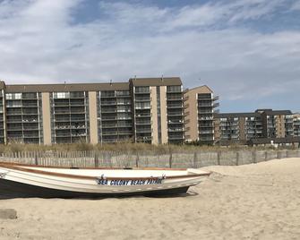 Oceanfront 1 BR Condo in Sea Colony - Bethany Beach - Building