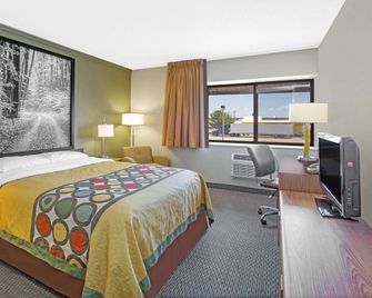 Super 8 by Wyndham Windsor/Madison North - Windsor - Bedroom