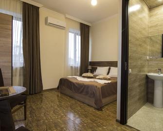Guest House - Mk - Gori - Habitación