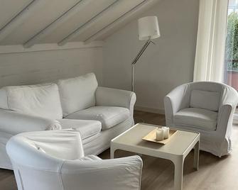 Good View Apartment - Freudenstadt - Living room