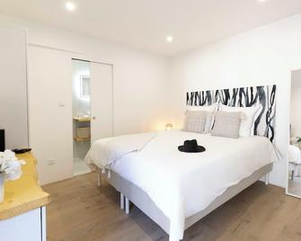 Studio à 200m de la plage de Tahiti beach et à proximité du centre de St Tropez - Saint-Tropez - Camera da letto