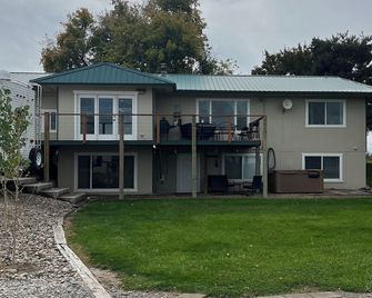 Horse property with indoor & outdoor arenas. Hosted horses or privacy. Flexible! - Ontário - Edifício