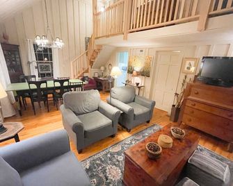 The Cabin! - Cullowhee - Living room
