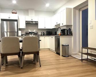 Brand new suite in langley close to everything - Langley - Kitchen