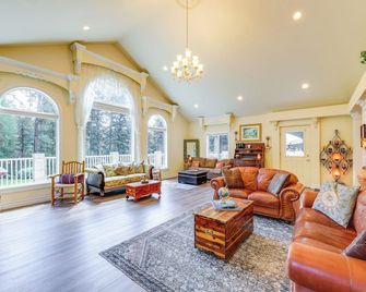 Retreat and Event Villa Lake Access - Libby - Soggiorno