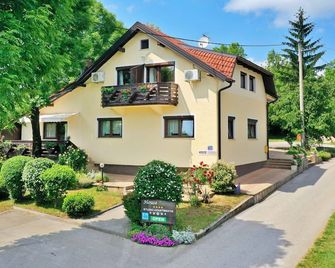 Apartment in Seliste Dreznicko with garden - Seliste Dreznicko - Building