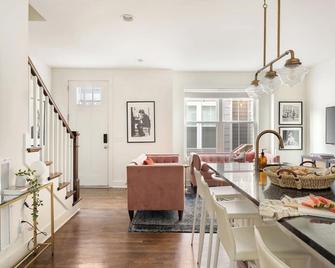 The Hart Suites by AvantStay Prime Nashville Location - Nashville - Dining room