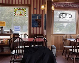 2 Welcoming Family Rooms Conveniently Located Near Top Coastal Attractions - Point Arena - Restaurante