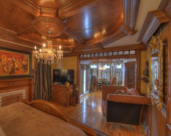 The Victoria Bed & Breakfast - Bentonville