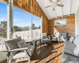 Dog Friendly + Private Pool; 0.1 Miles to the Beach! - Laguna Beach - Balcón