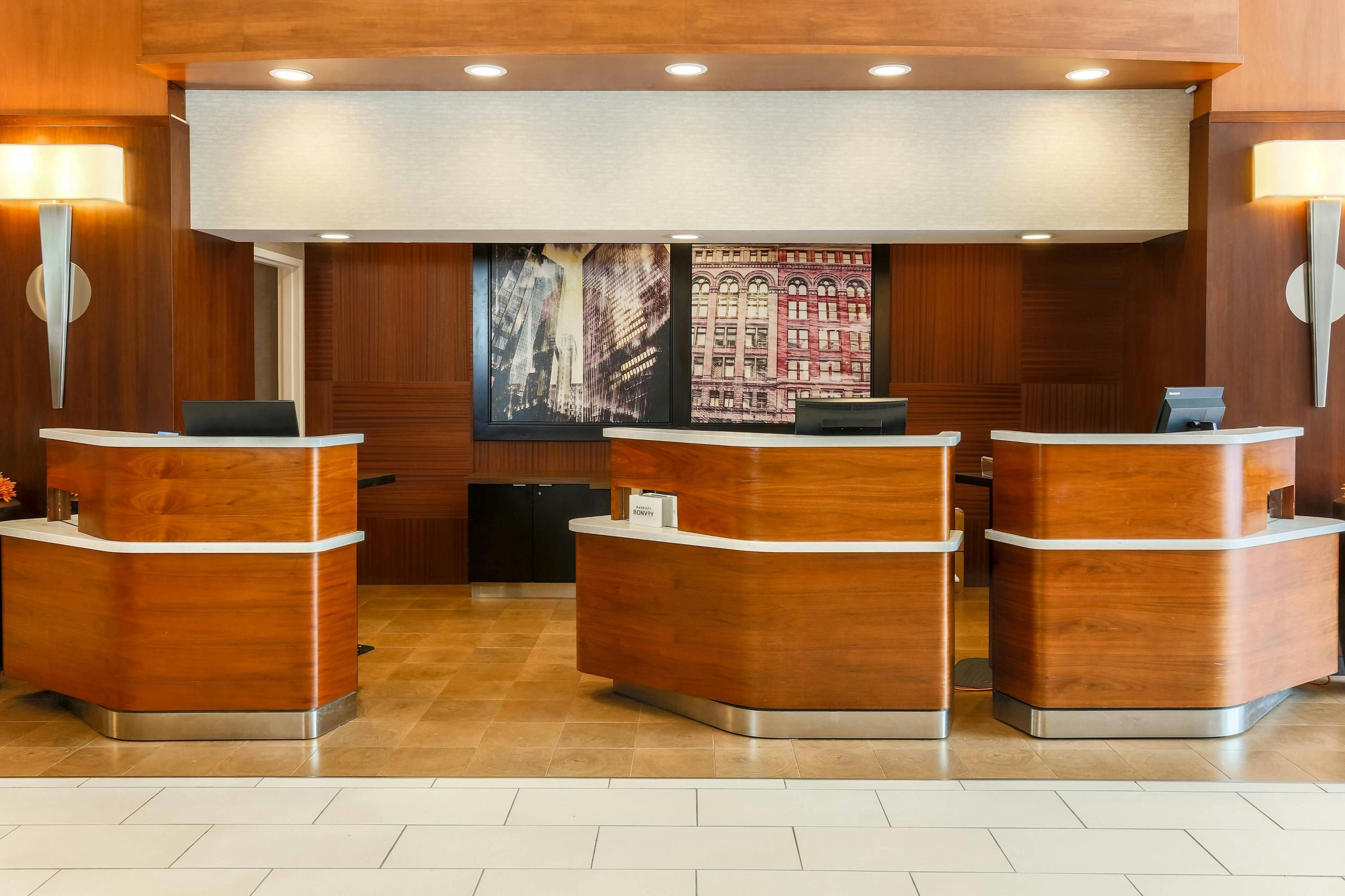 Courtyard by Marriott Pittsburgh Downtown - פיטסבורג - דלפק קבלה