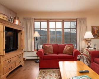 Enjoy each season's weather in historic Manchester. Plenty to do year round!! - Manchester - Olohuone