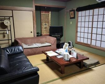 Guesthouse Naruto Ohenro - Naruto - Living room