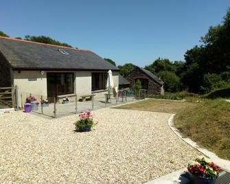 Detached barn in South Hams near to Dartmouth, ideal for guests with dogs. - Totnes - Building