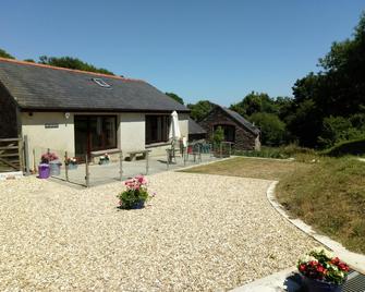 Detached barn in South Hams near to Dartmouth, ideal for guests with dogs. - Totnes - Edificio