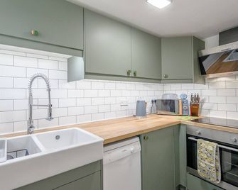 Holly Cottage - Kettlewell - Kitchen