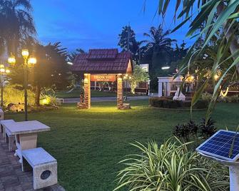 Muang Thong Family Suite Hatyai - Hat Yai - Patio