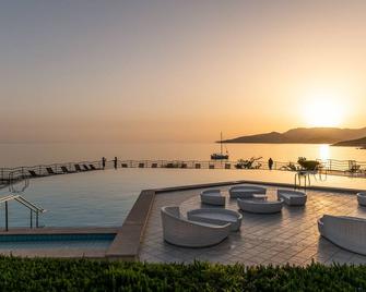 Aparthotel Plat - Plat - Piscina