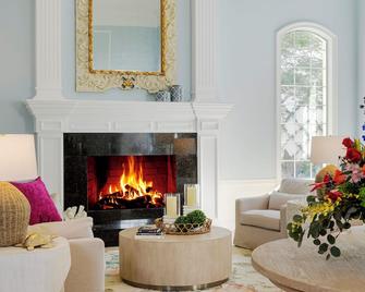 The Capri Inn - נייפלס - סלון