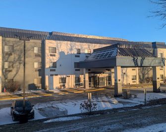 Best Western Bolingbrook Hotel - Bolingbrook - Budova