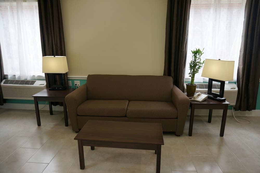 Texas Bungalows Hotel & Hotel Que at Lakeline Austin Cedar Park - Cedar Park - Living room