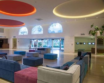 Hotel Slovenska Plaža - Budva - Aula