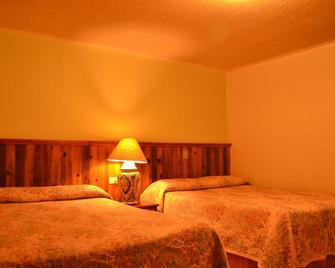 Hotel Posada del Cobre - Creel - Makuuhuone
