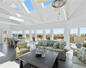Stunning Oceanfront - Expansive Views - Nightly Sunsets. Near Shops & Bhi Club - Bald Head Island - Living room