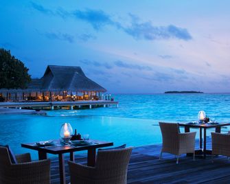 Taj Exotica Resort & Spa, Maldives - En'boodhoofinolhu - Restaurante