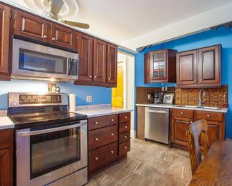 Deluxe suite, double whirlpool bath, 4 poster queen bed - Liverpool - Küche