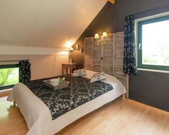 Rustic Holiday Home with Sauna & Hot Tub in Wooded Area - Theux - Chambre