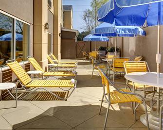 Fairfield Inn and Suites by Marriott Atlanta Suwanee - Suwanee - Patio