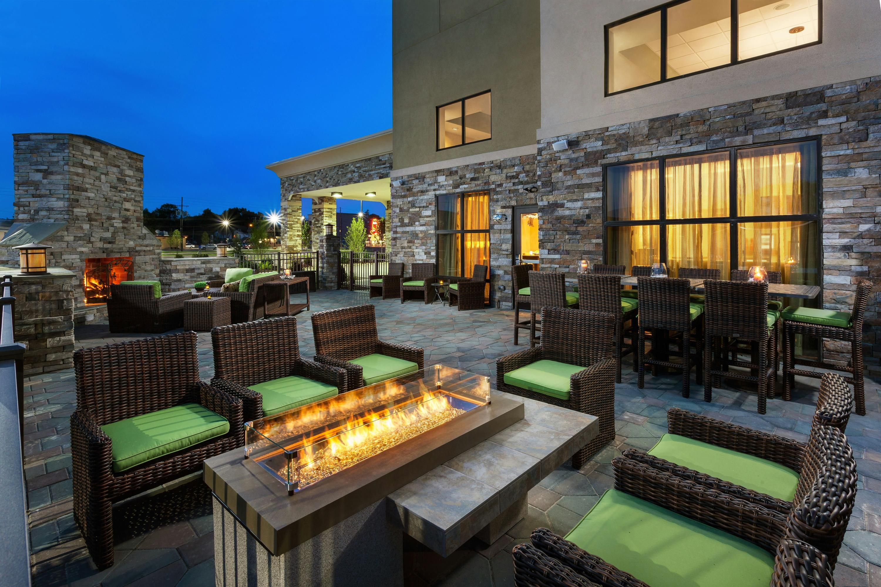 Hampton Inn & Suites Williamsport-Faxon Exit - Williamsport - Innenhof