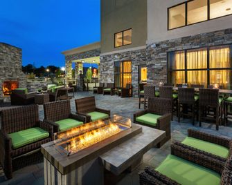 Hampton Inn & Suites Williamsport-Faxon Exit - Williamsport - Binnenhof