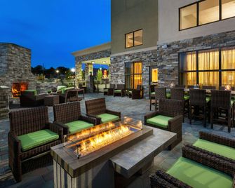 Hampton Inn & Suites Williamsport-Faxon Exit - Williamsport - Innenhof