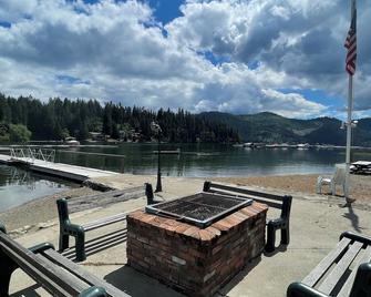 Waterview, 2bd/2ba, W/D, Full Kitchen, A/C, Deck, Bbq, Boat Slip, Firepit, Pets - Spirit Lake