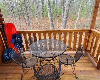 Honey Bee Farms Secluded Cabin Near Lake Huron - Rogers City - Balcón