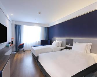 Holiday Inn Express Hengshui Railway Station, An IHG Hotel - Hengshui - Bedroom