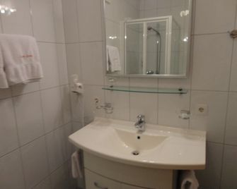 Hotel Cafe Lorenz - Hohenems - Bathroom