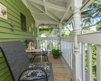 Niagara Inn Bed & Breakfast - Niagara Falls - Varanda