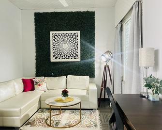 Olive Service Apartments Dlf Galleria Gurgaon - Gurugram - Living room