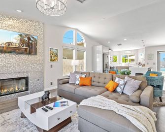 Hercules House- Four Bedroom Home - Palm Springs - Soggiorno